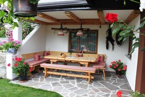 Outdoor dining - Cozy, fantastic view over the Zillertal (Laimach)