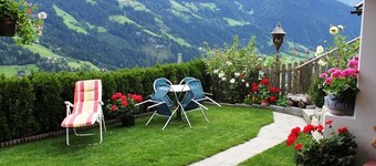 Cozy, fantastic view over the Zillertal
