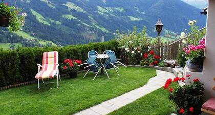 gemütlich, traumhafter Ausblick über das Zillertal