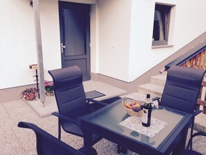 Outdoor dining - Vacation accommodation in the middle of the Zillertal mountains (Ginzling)