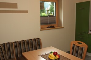 Dining - Vacation accommodation in the middle of the Zillertal mountains (Ginzling)