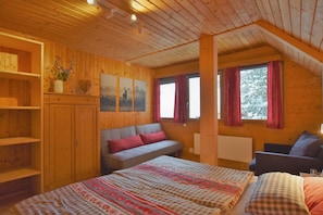 4 bedrooms, free WiFi, bed sheets - Cozy spacious lodge at 1700m with sauna, right in the ski & hiking area! (Turrach)