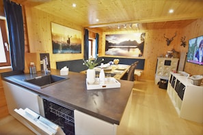 Fridge, microwave, oven, stovetop - Cozy spacious lodge at 1700m with sauna, right in the ski & hiking area! (Turrach)