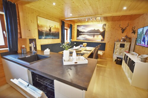 Cozy spacious lodge at 1700m with sauna, right in the ski & hiking area!