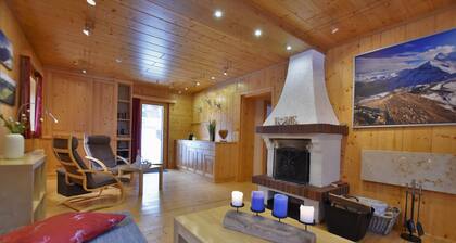 Acogedor lodge a 1700 m con sauna e hidromasaje, justo en la zona de esquí y senderismo.