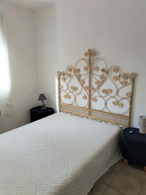 2 habitaciones, tabla de planchar con plancha y wifi gratis 