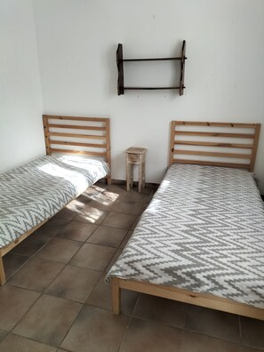 2 slaapkamers, een strijkplank/strijkijzer, gratis wifi