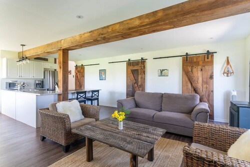 Hidden Gem! Charming rural getaway close to hiking/skiing/biking. Dog friendly!