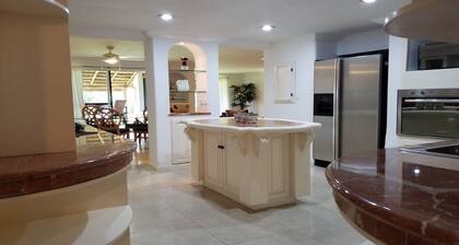 Casa a la orilla de la laguna Nichupte