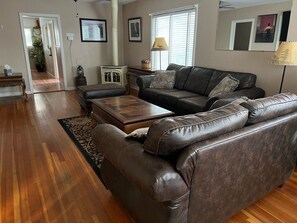 Smart TV, fireplace, DVD player, books