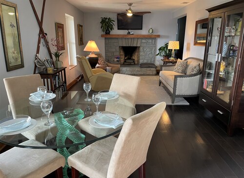 King en suites.  Enjoy panoramic views of city and mountains, Walkable to town.