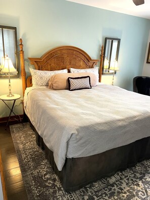 2 habitaciones, escritorio, tabla de planchar con plancha y wifi gratis 
