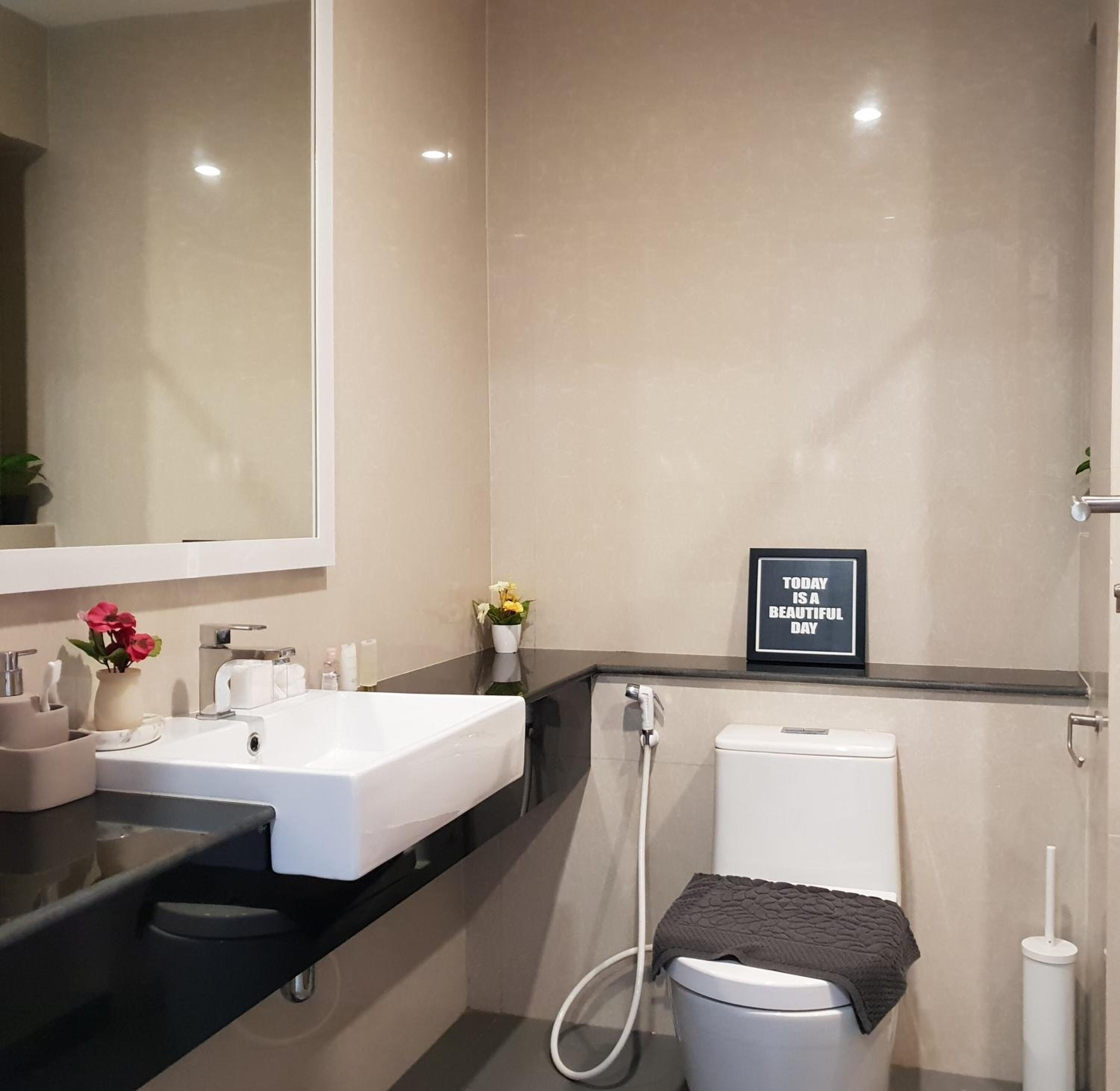 shower, free toiletries, hair dryer, slippers