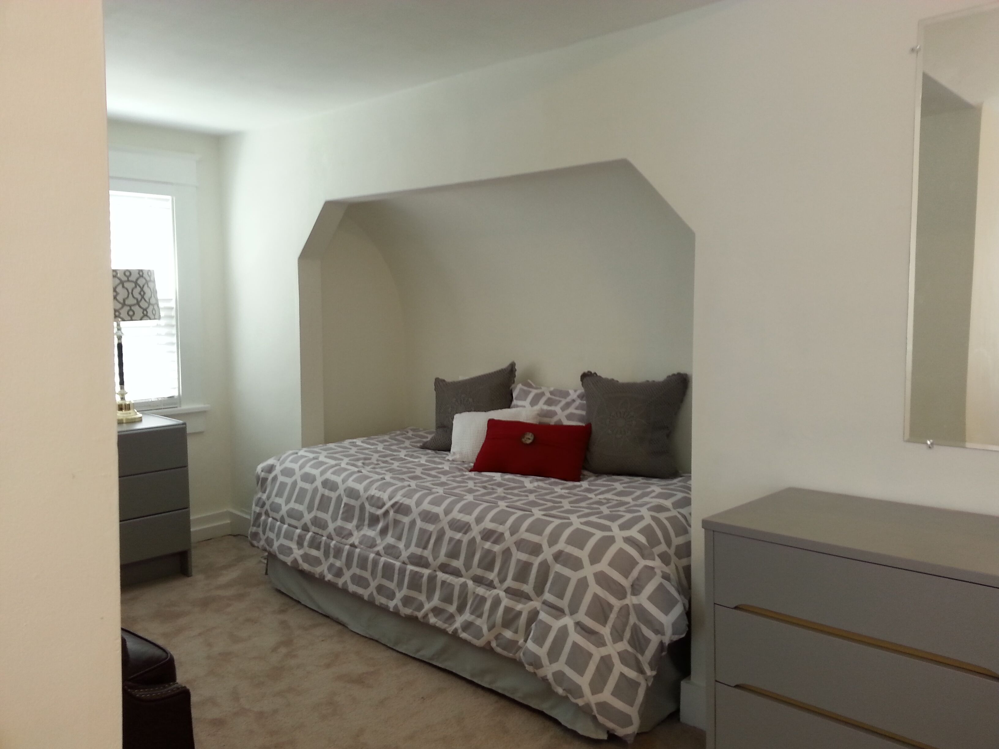 1 dormitori, escriptori, planxa i posts de planxar i wifi gratuïta 