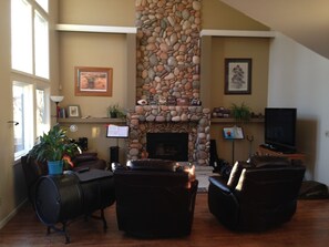 Interior - Family Friendly South Anchorage Home, Centrally Located For Your Ak Adventure. (Anchorage)