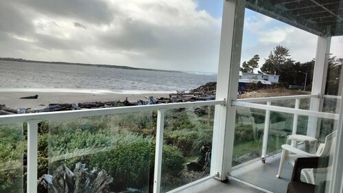 Beautiful On  Beach, Siletz Bay-front Lincoln City, Condo, Wifi, Ocean Bay View