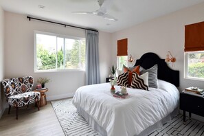 2 Schlafzimmer, Schreibtisch, Bügeleisen/Bügelbrett, Reisekinderbett