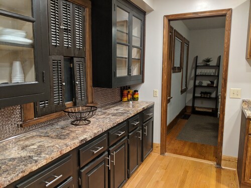 Classic Bungalow Modern w/a Splash of Glam ZOO AKSARBEN UNMC UNO Bergan Mercy