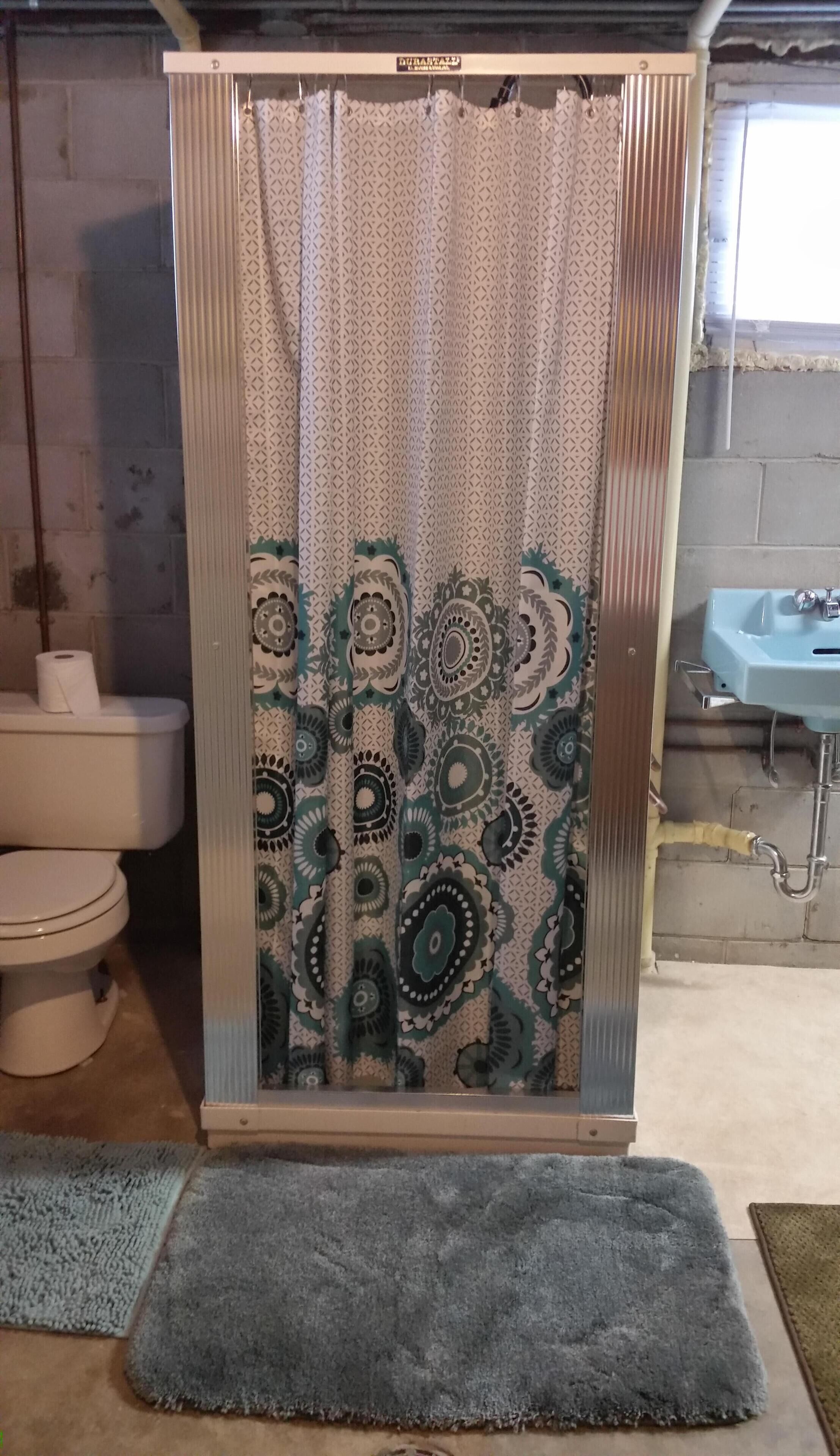 Ensemble douche/baignoire, sèche-cheveux, serviettes fournies, savon