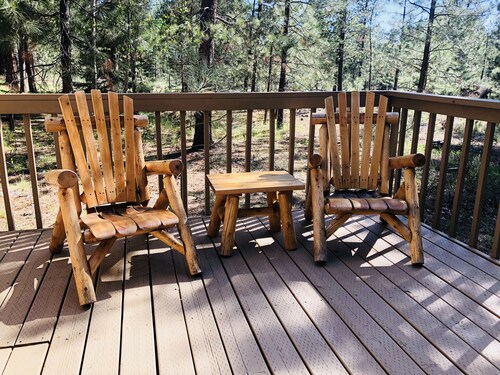 Classic Otter Cabin: Near Village & SHARC