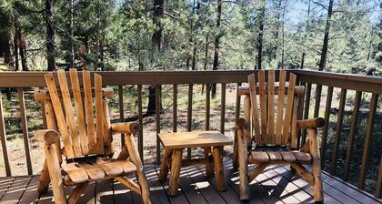 Classic Otter Cabin: Near Village & SHARC