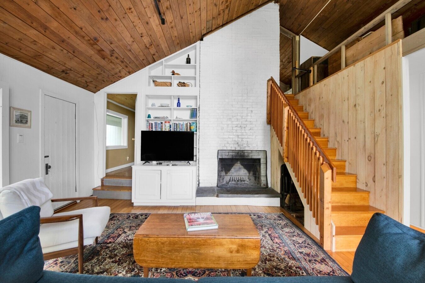 TV, fireplace