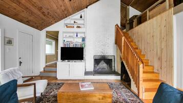 TV, fireplace