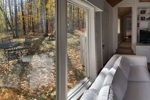 Interior - A-Frame Chalet | Floor-to-Ceiling Windows, 1 Mi to Bromley (Peru)