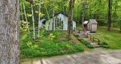 A-Frame Chalet | Floor-to-Ceiling Windows, 1 Mi to Bromley