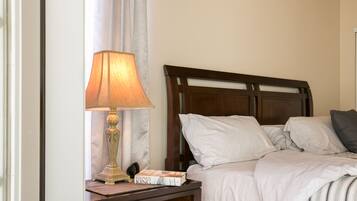 4 Schlafzimmer, Schreibtisch, Bügeleisen/Bügelbrett, Reisekinderbett