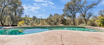 Country Living in Cozy Luxury...Welcome long term renters and  furry friends