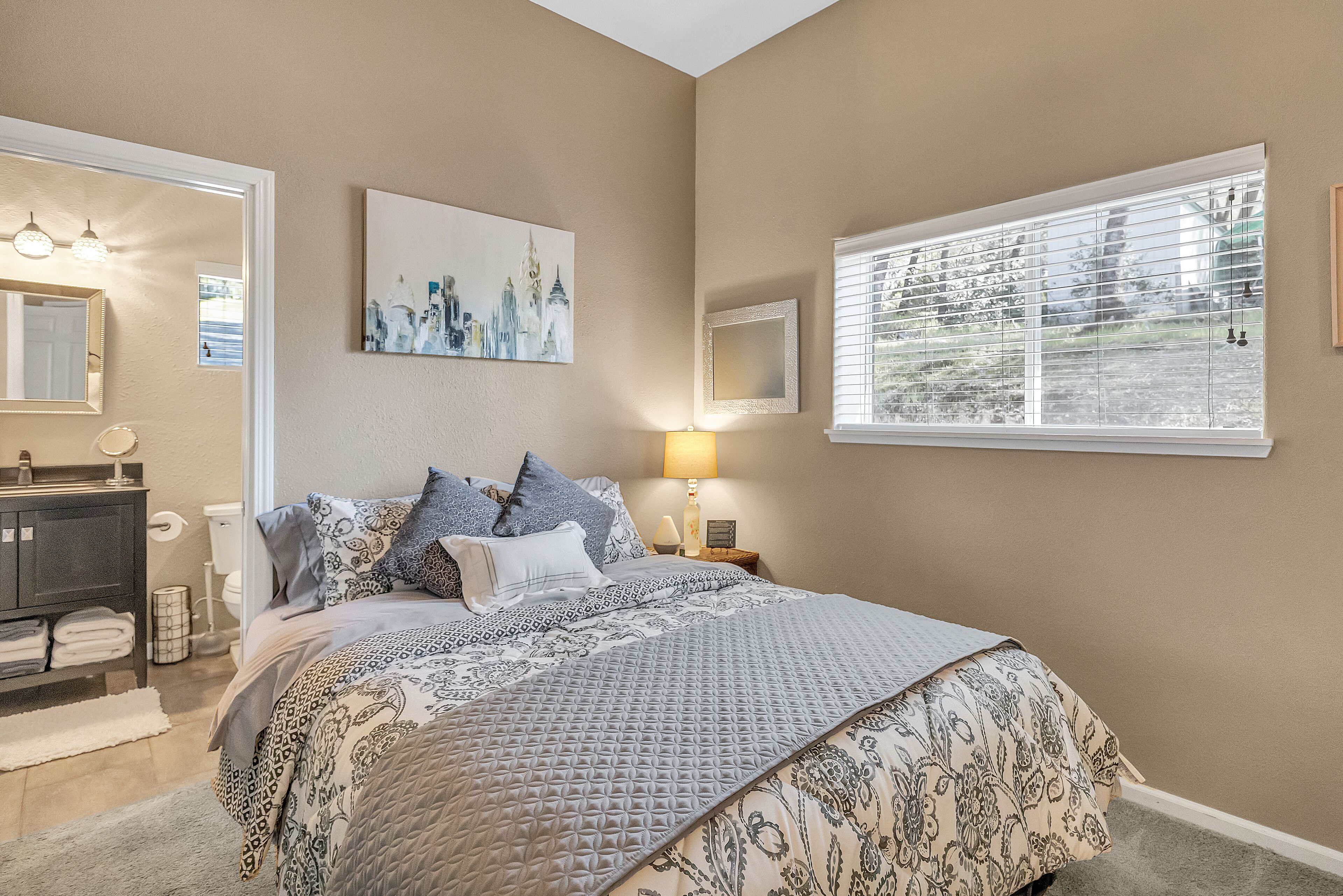 2 室のベッドルーム、アイロン / アイロン台、旅行用ベビーベッド、WiFi (無料)