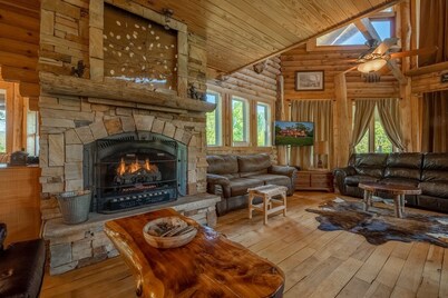 PERFECT FOR FAMILY REUNIONS/RETREATS PEACEFUL & QUIET WITH GORGEOUS MTN. VIEWS!