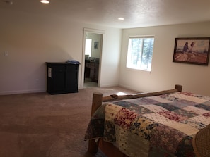 6 bedrooms, iron/ironing board, travel crib, free WiFi - 

Beautiful 6 bedroom, 3 bathroom house custom built for vacation rental. (Bend)