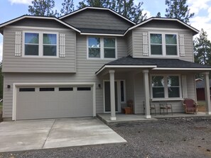 Exterior - 

Beautiful 6 bedroom, 3 bathroom house custom built for vacation rental. (Bend)