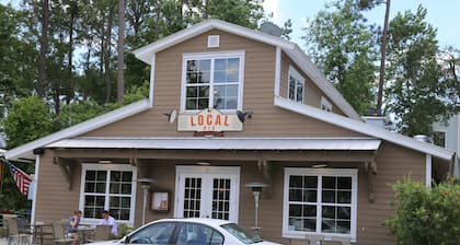 Heart of Historic Bluffton BEST LOCATION, Charming Cottage THIS IS THE ONE