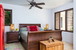 3 bedrooms, in-room safe, desk, iron/ironing board