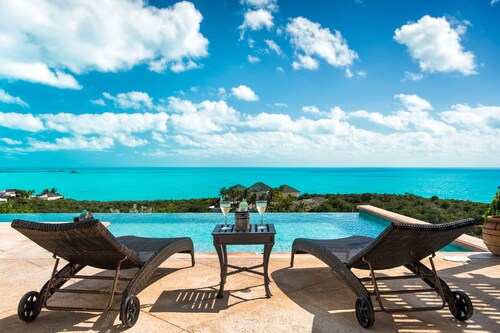 Captivating and breathtaking villa with 360 degree view overlooking the ocean