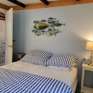 2 bedrooms, iron/ironing board, free WiFi - Walk to Ocean Beach, Nat`l Seashore, WiFi, Bike Rail Trail (South Wellfleet)
