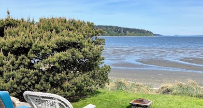 Escape to your seaside retreat on South Whidbeyâs Holmes Harbor