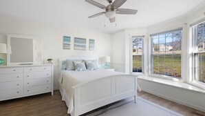 Unclassified image, 2 of 42, button - Lakefront, Swimming pool family home minutes from downtown Nashville (Hendersonville)