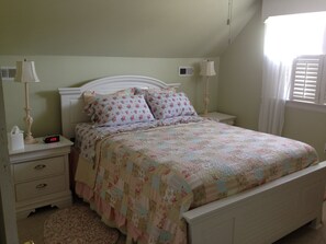 3 Schlafzimmer, Schreibtisch, Bügeleisen/Bügelbrett, Reisekinderbett