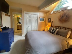 5 bedrooms, desk, iron/ironing board, free WiFi - Perfect Yellowstone Base Camp-Multilevel Luxury Chalet, Hot Tub, 2 Decks, Views (Big Sky)
