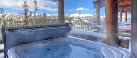 Tina de hidromasaje al aire libre