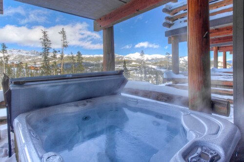 Ski-in/out 4BR Luxury Saddle Ridge Townhome in Moonlight Basin, Hot Tub, Views
