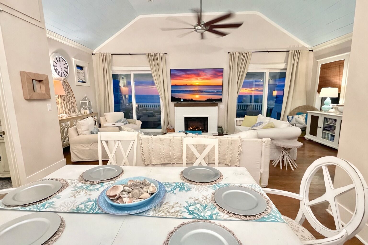 Smart-TV, Kamin, Videospiele, DVD-Player