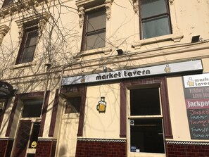 Property entrance - Market Tavern - Hostel and Bar (South Melbourne)