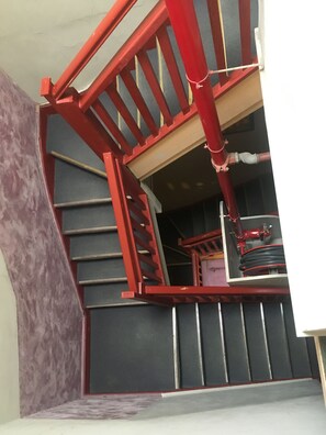 Staircase - Market Tavern - Hostel and Bar (South Melbourne)