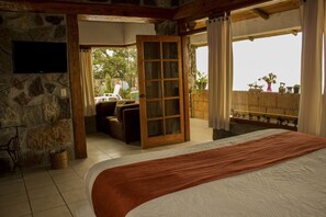 Basic Chalet, 1 King Bed, Accessible | Down duvets, free WiFi, bed sheets - Cabañas La Montaña 2° Seccion (Valle de Bravo)