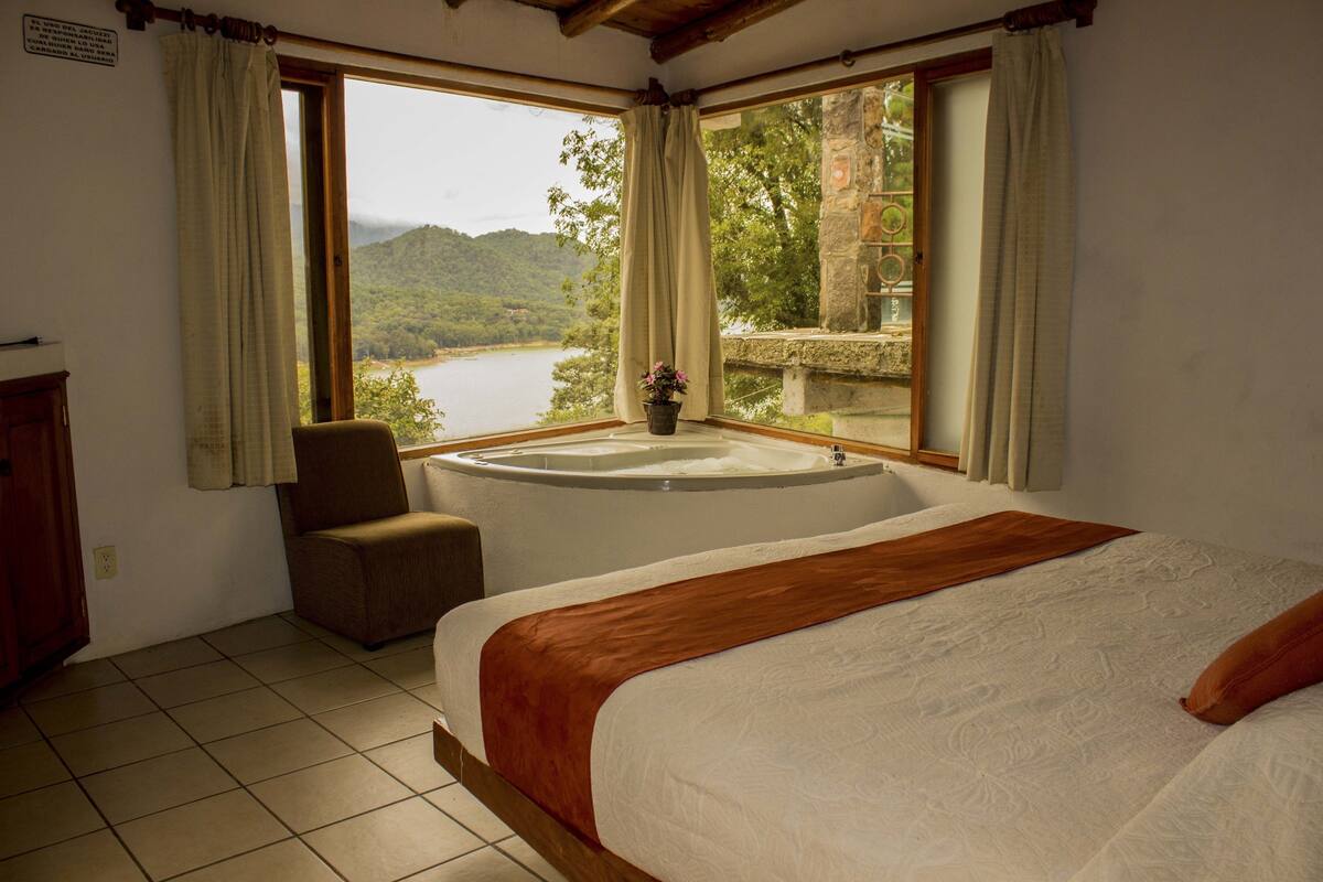 Classic Chalet, Multiple Beds, Non Smoking | Down comforters, WiFi (free), bed sheets